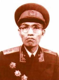 他姓张，浙江人，105岁；迄今为止，他是张姓最长寿开国将军