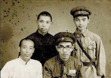 他姓张，浙江人，105岁；迄今为止，他是张姓最长寿开国将军